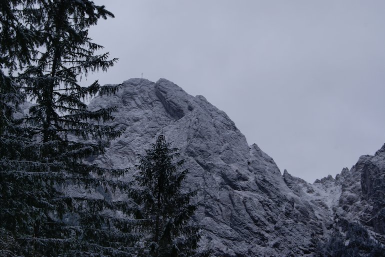Sarnia Skała - widoki na okoliczne góry