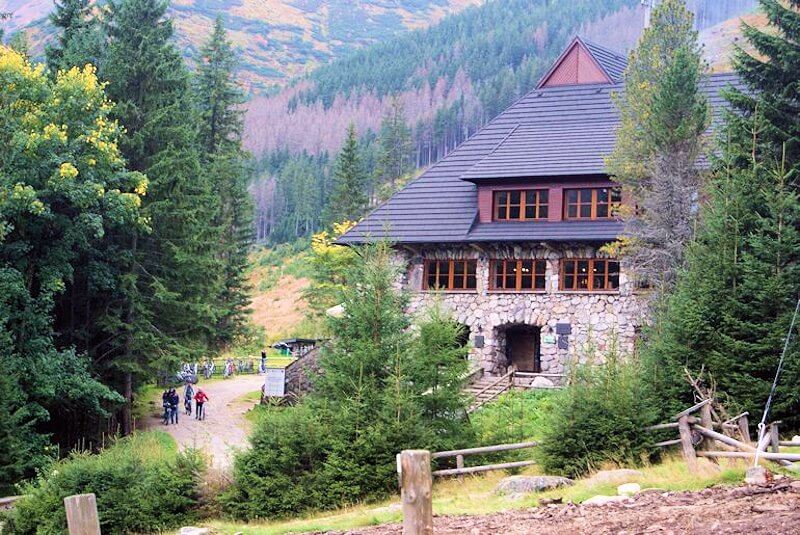 Schronisko w Dolinie Chochołowskiej Tatry - tu wejdziesz z psem.