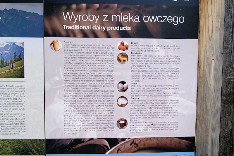 Tablica informacyjna przy bacówce - oscypki - tradycyjne sery.